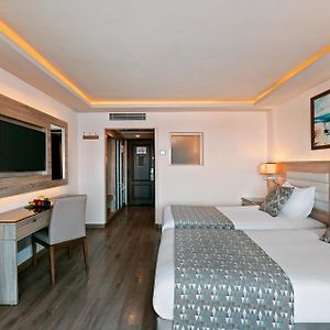 Zimmer mit Yachthafenblick